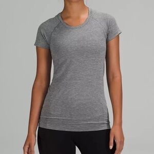 Lululemon Swiftly Tech 2.0 Black and White Stripes Short Sleeve Tee Size 6
